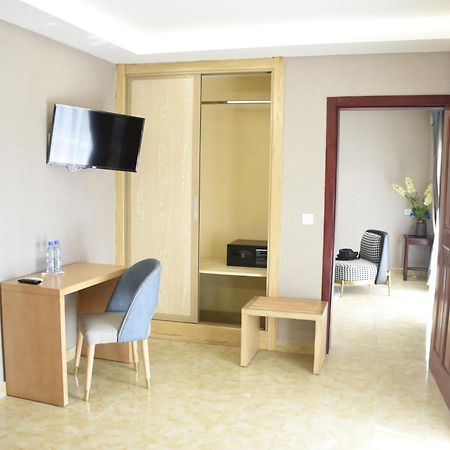 Hotel Royal Palace Douala Buitenkant foto