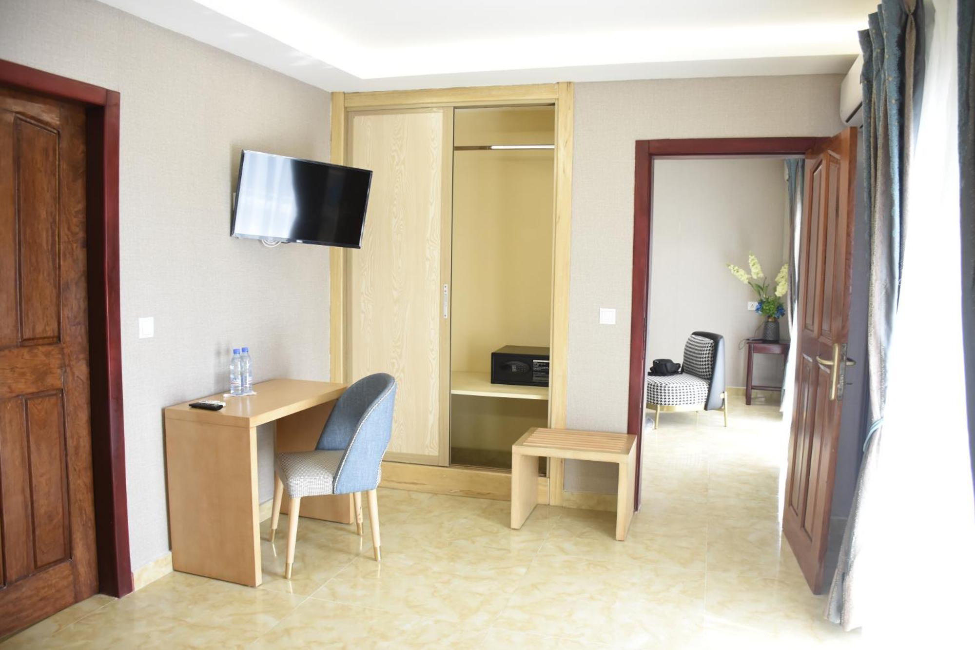 Hotel Royal Palace Douala Buitenkant foto