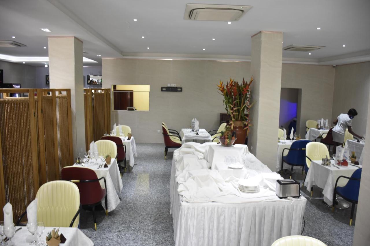 Hotel Royal Palace Douala Buitenkant foto