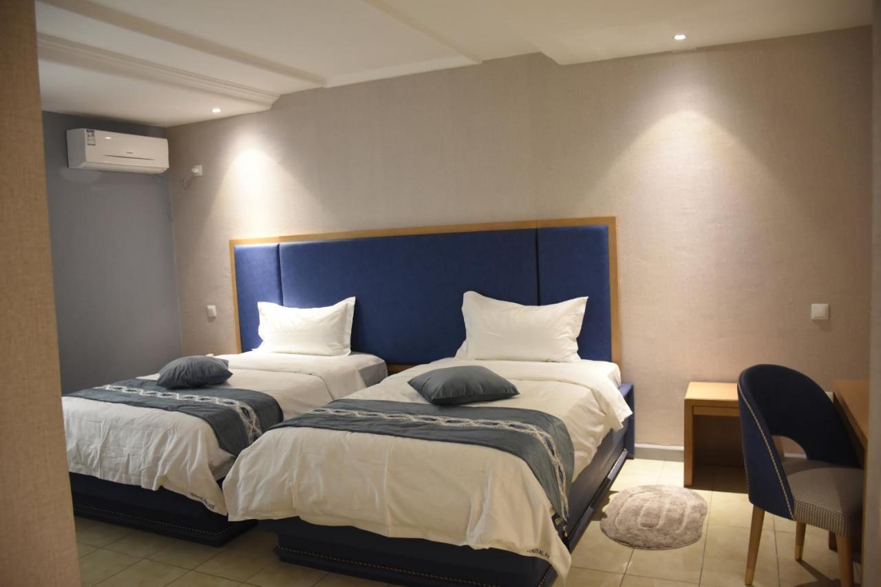 Hotel Royal Palace Douala Buitenkant foto