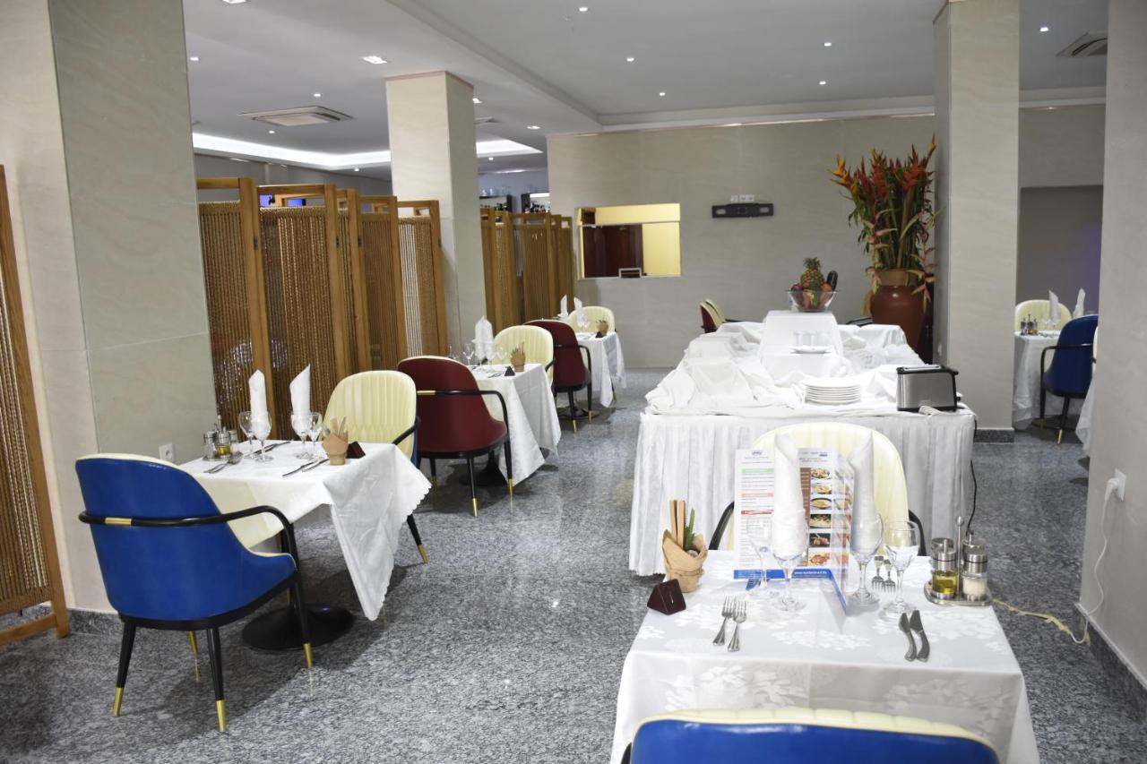 Hotel Royal Palace Douala Buitenkant foto