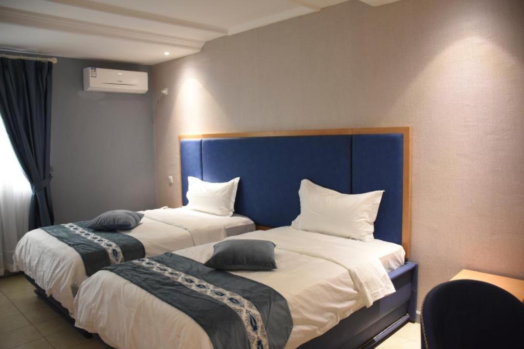 Hotel Royal Palace Douala Buitenkant foto