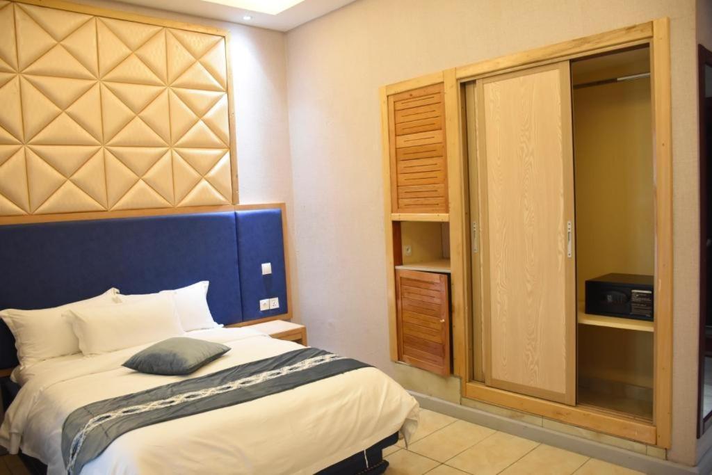 Hotel Royal Palace Douala Buitenkant foto