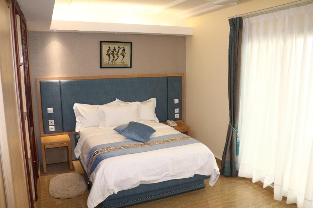 Hotel Royal Palace Douala Buitenkant foto