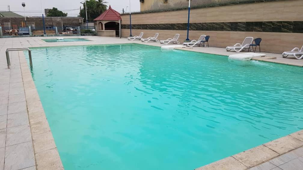 Hotel Royal Palace Douala Buitenkant foto