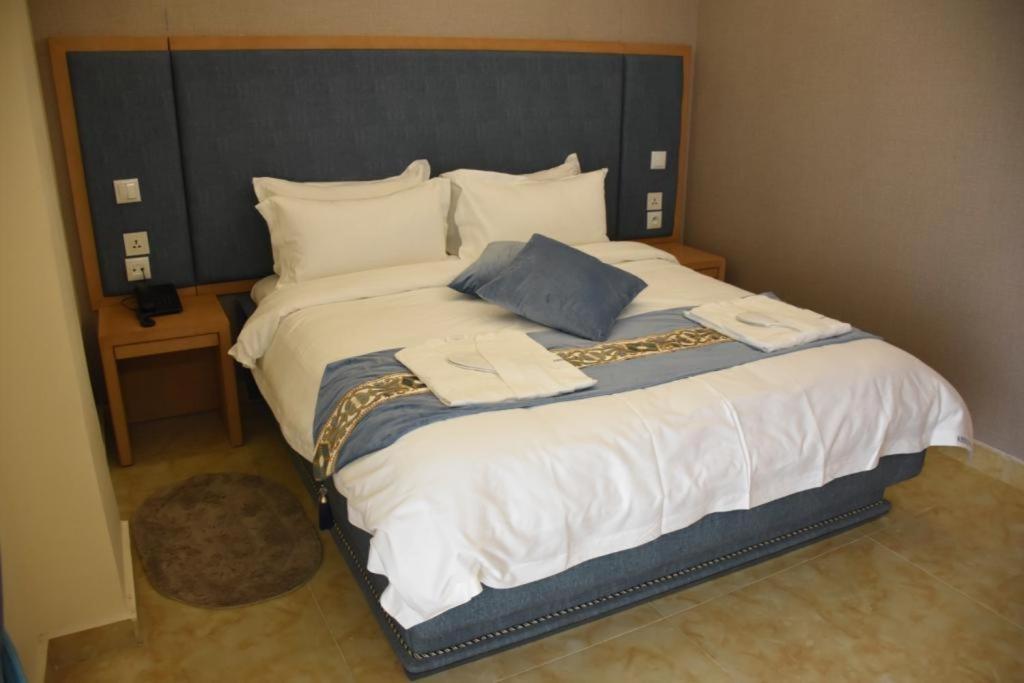Hotel Royal Palace Douala Buitenkant foto