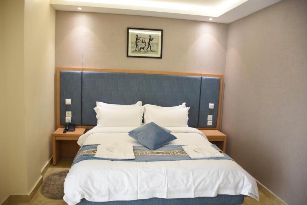 Hotel Royal Palace Douala Buitenkant foto