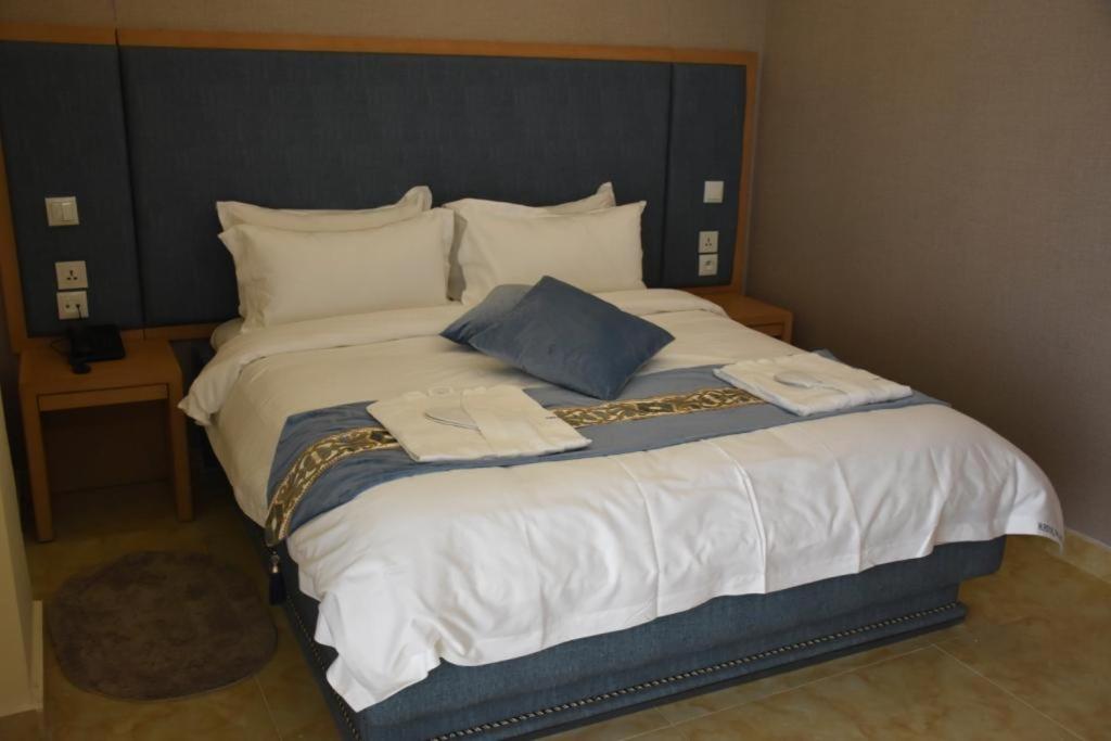 Hotel Royal Palace Douala Buitenkant foto