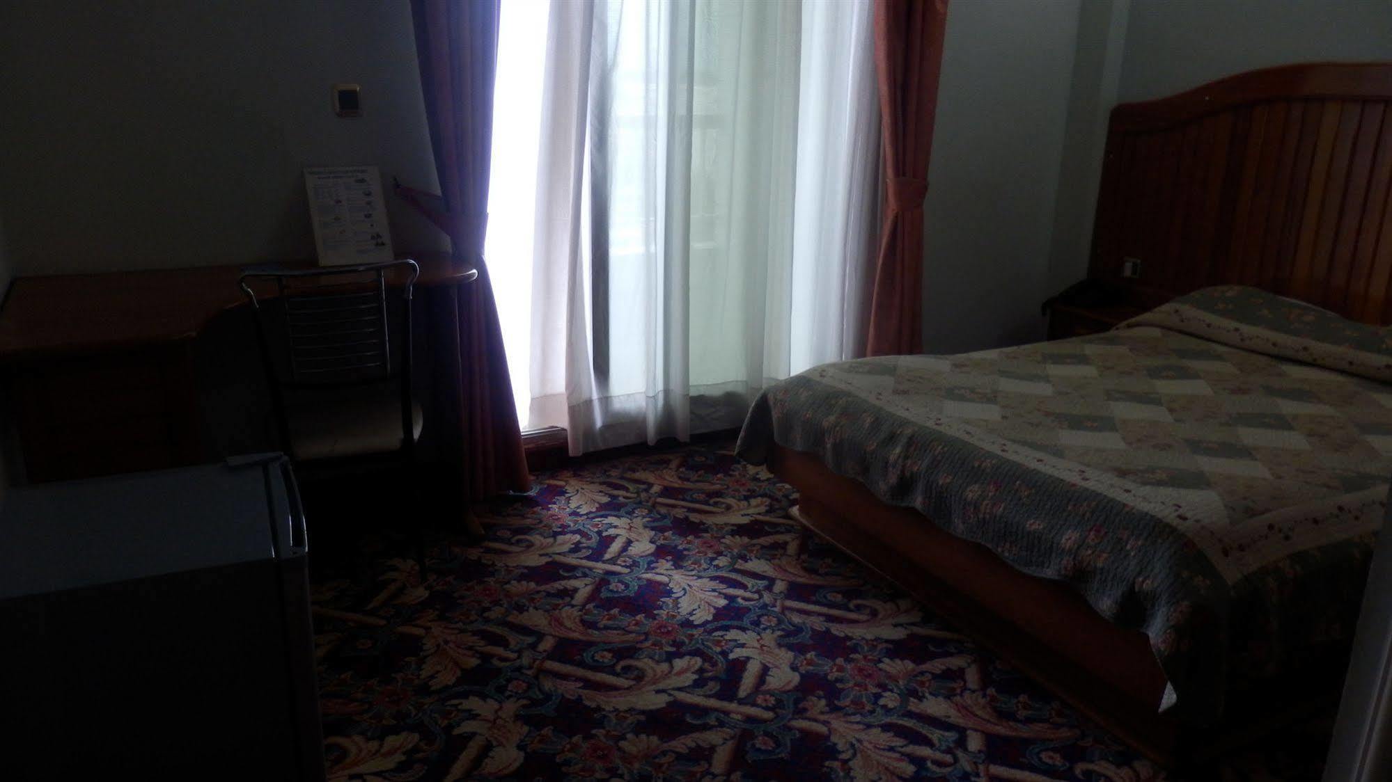 Hotel Royal Palace Douala Buitenkant foto
