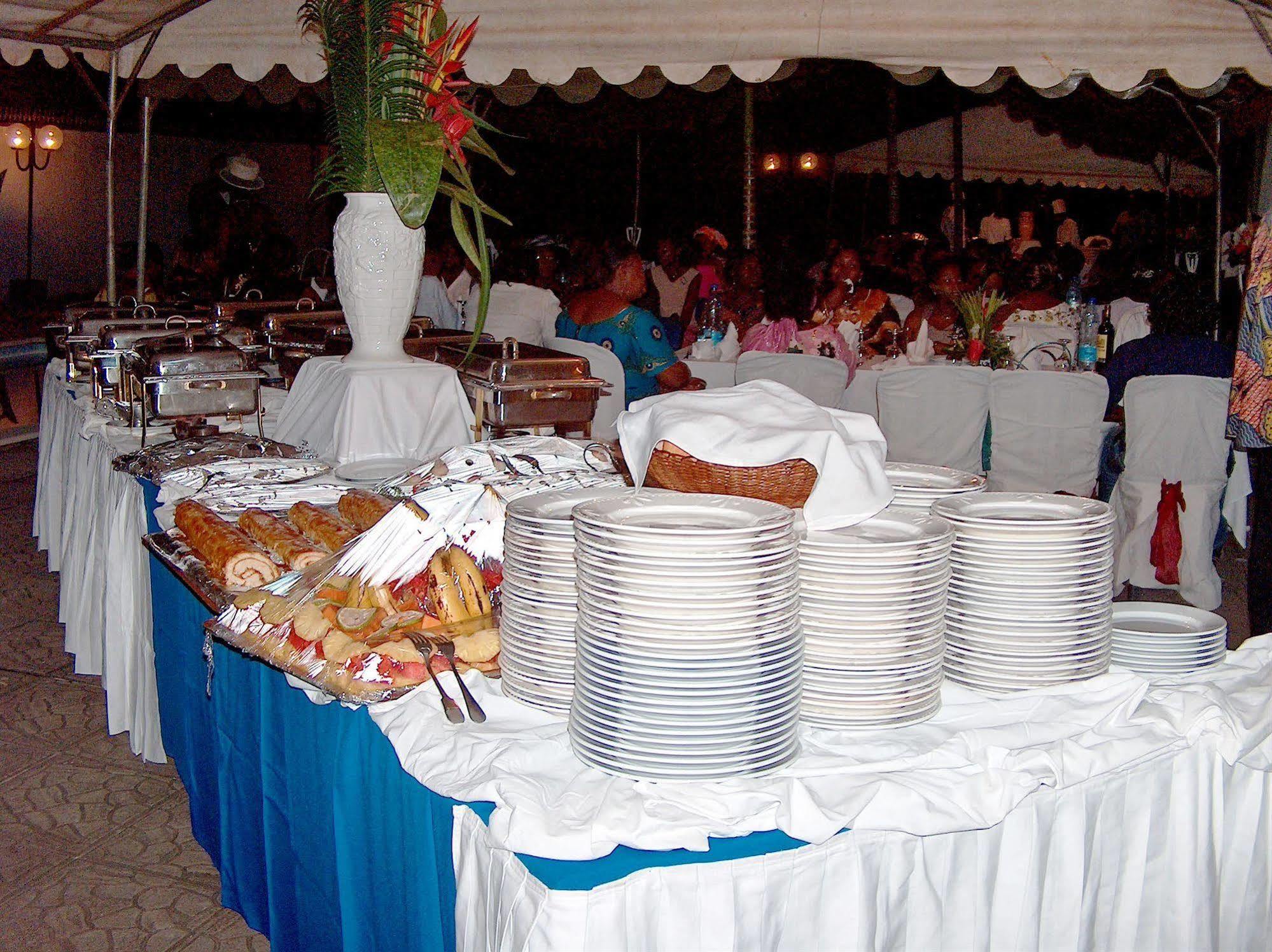Hotel Royal Palace Douala Buitenkant foto
