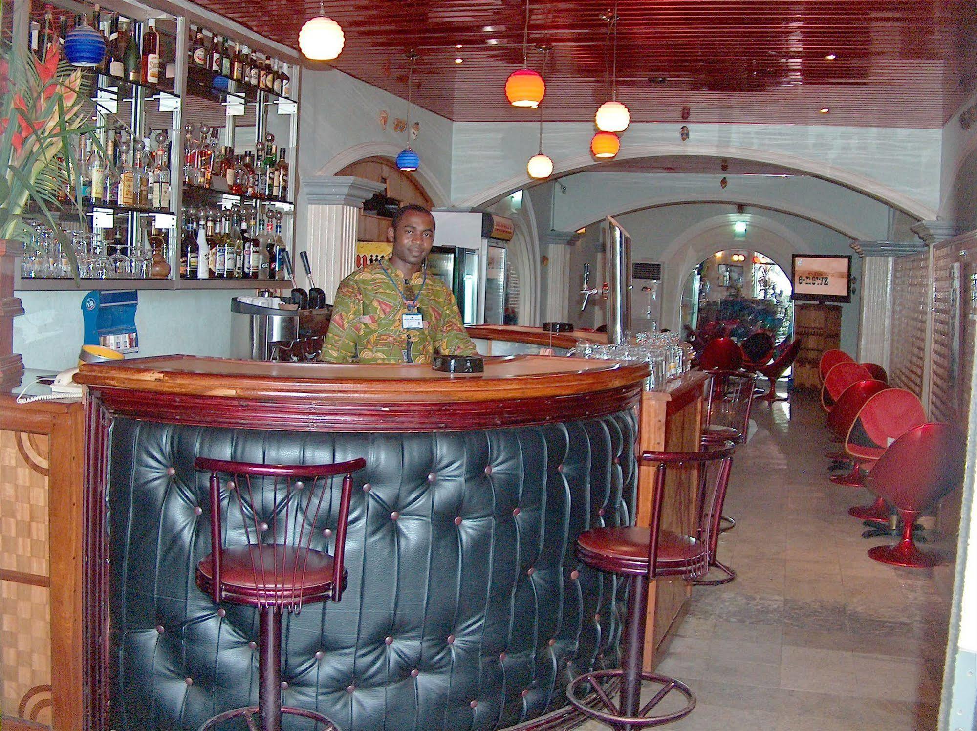 Hotel Royal Palace Douala Buitenkant foto